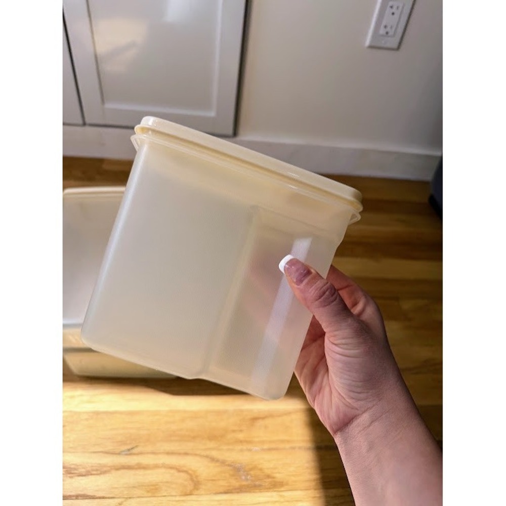 VTG RUBBERMAID SERVIN SAVERS - 21 - 13 - 4 CUP - CEREAL KEEPERS - ALMOND LIDS - Picture 7 of 14